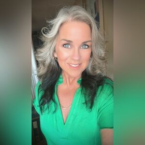 Closet Clear Out! Meet your Posher, Candy! Help me clear out my closet!